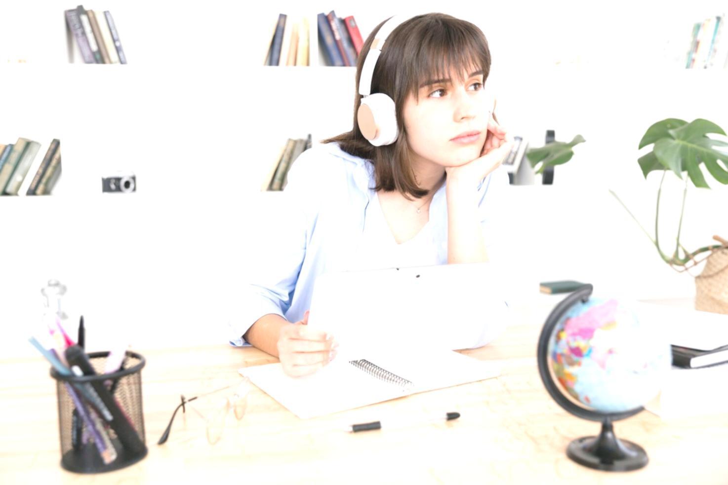 Graphiques et calculatrice illustrant la planification budgétaire saisonnière